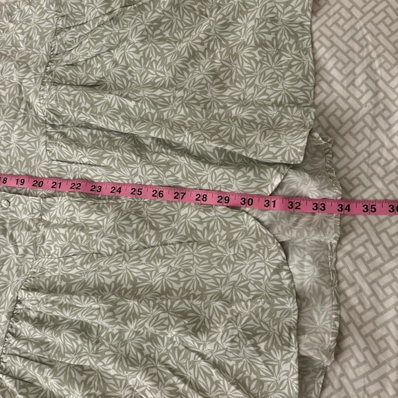 Colin's light green floral skirt with buttons (XS) - Picture 7 of 8